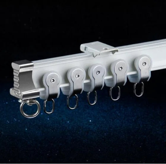 Fleksibel gardinskinne for buede vegger