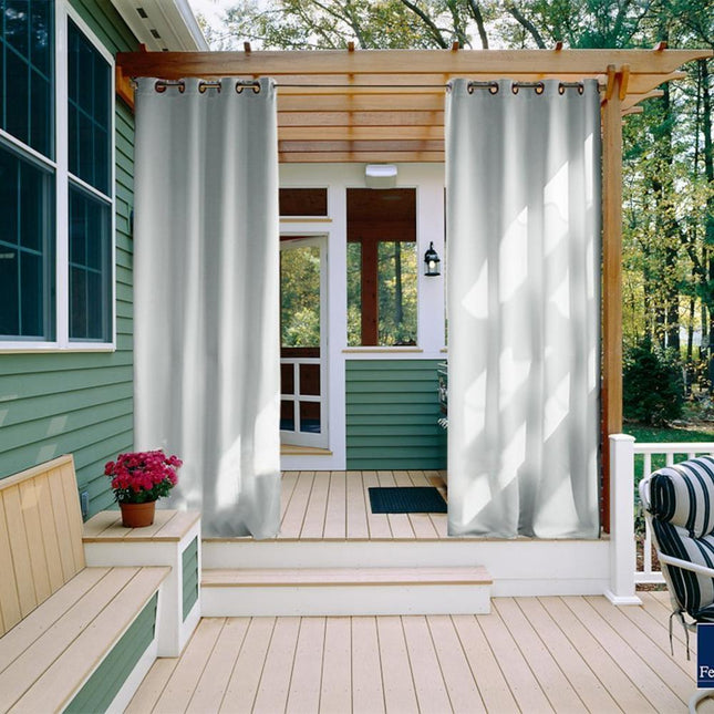 Brun utegardin med maljer for veranda