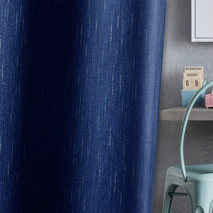Ensfarget lystett gardin med struktur