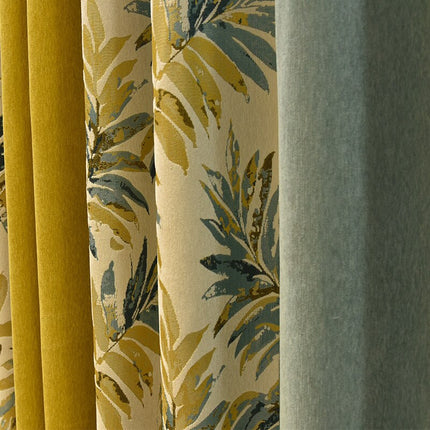 Lystett gardin med botanisk bladmønster