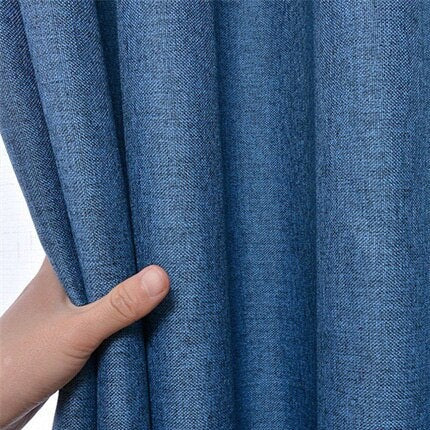 Moderne blå stuegardin med maljer