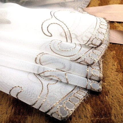 Brodert heisgardin i transparent stoff