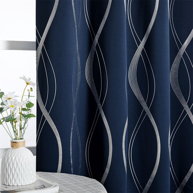 Blå lystett gardin med sølvmønster