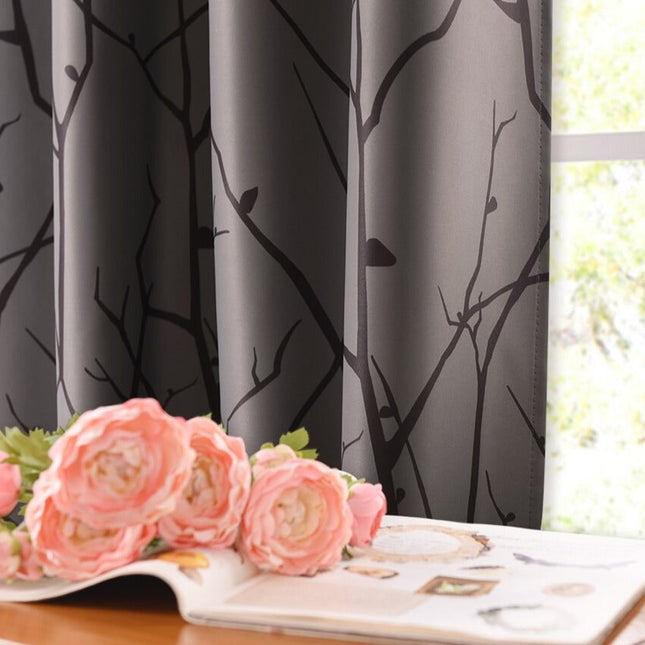 Moderne gardin med grenmønster