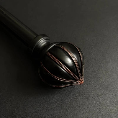 Vintage gardinstang med dekorative endestykker