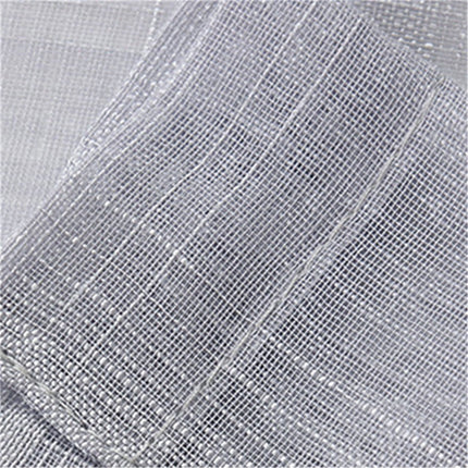 Hvit tynn gardin med rutemønster