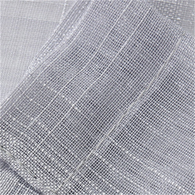 Hvit tynn gardin med rutemønster