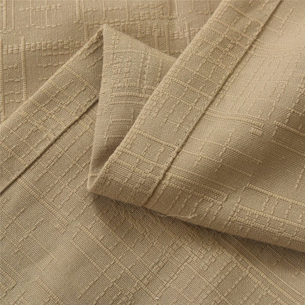 Gardin med grov vevd struktur