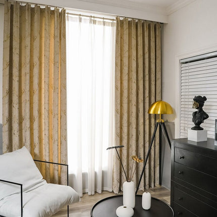 Elegant gardin med gyllent mønster