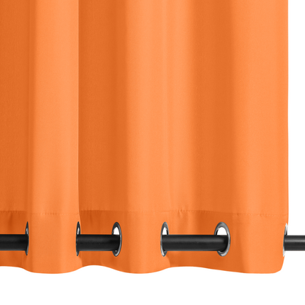 Oransje utegardin for hagepaviljong