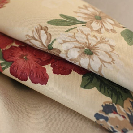 Lessaïa mørkleggingsgardin med romantisk blomstermønster