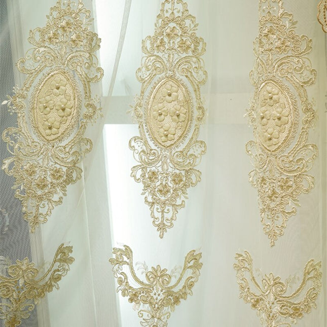 Luksuriøs voile gardin med gullbroderi