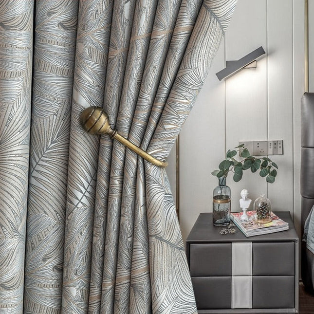 Mørkleggingsgardin Nirboa med elegant fjærmønster