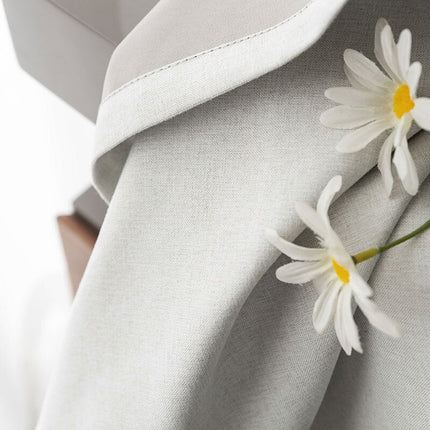 Hvit lystett gardin for privatliv