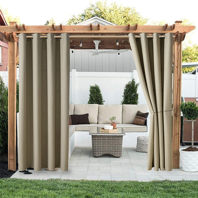 Beige utegardin for privatliv ute