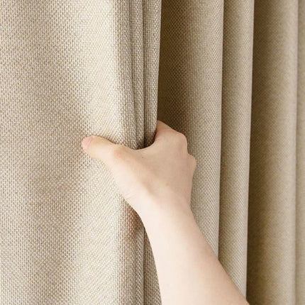 Beige lystett gardin med tekstur