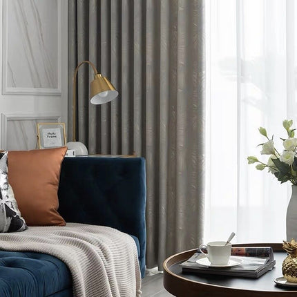 Lystett gardin Seki med diskret palmemønster