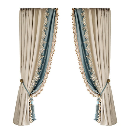 Luksuriøs lystett gardin med blondekant