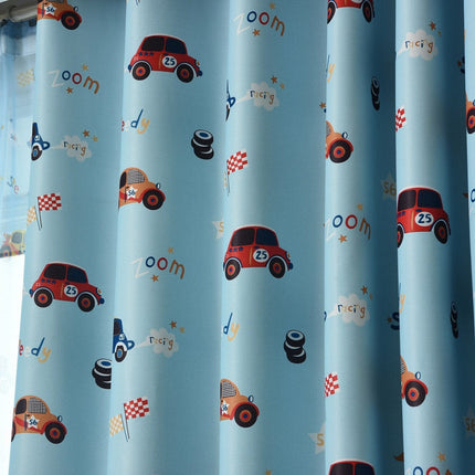 Lystett gardin til barnerom med biler