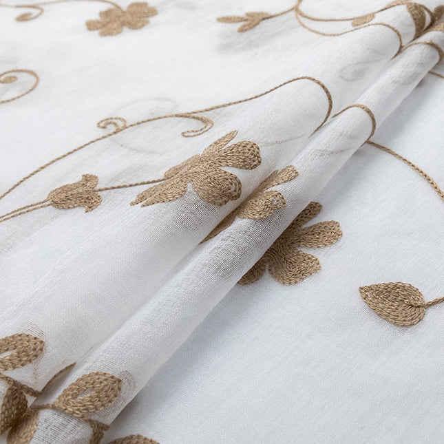 Florlett gardin med blomsterranker