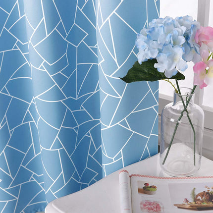 Mørkleggingsgardin med moderne grafisk mønster