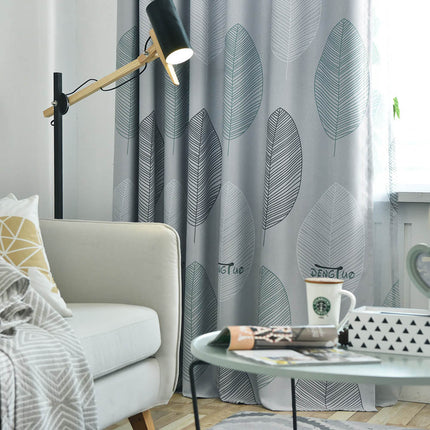 Lystett gardin med stort bladmotiv