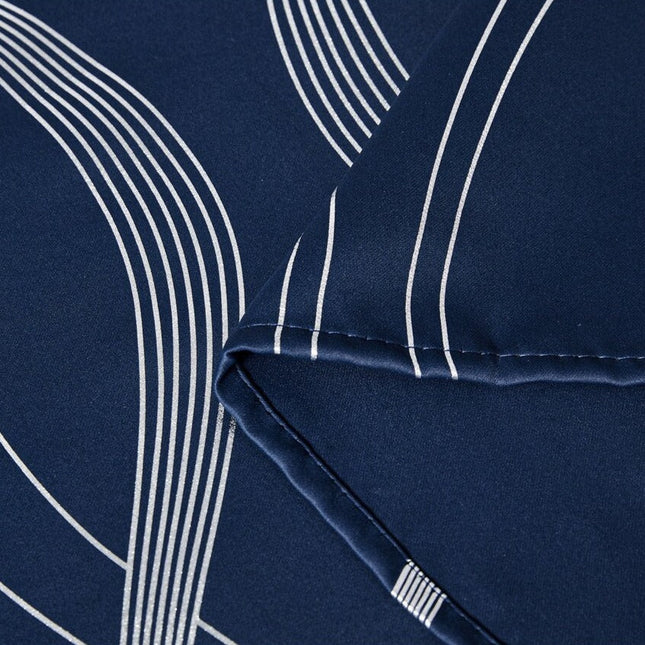 Blå lystett gardin med sølvmønster