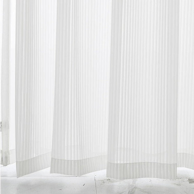 Lett gardin med plissert tekstur