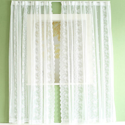 Lett tyllgardin med delikat blomsterbroderi