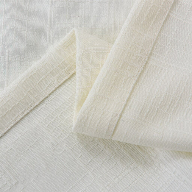 Gardin med grov vevd struktur