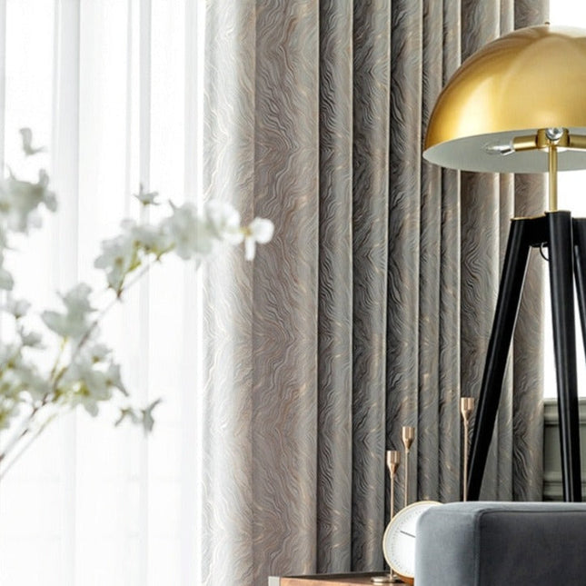 Mønstret lystett gardin i sølvfarge