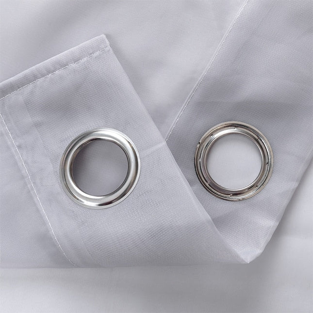 Lysfiltrerende tynn gardin med maljer