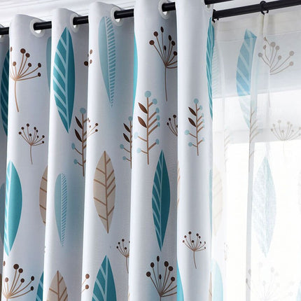Blå lystett gardin med botanisk bladmønster