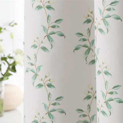 Gardin med grønt småbladet mønster