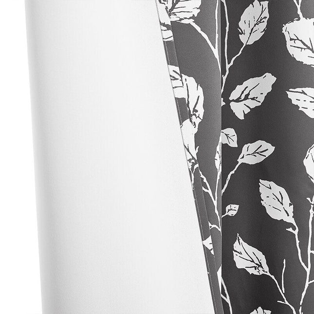 Mørk utendørs gardin med bladmønster