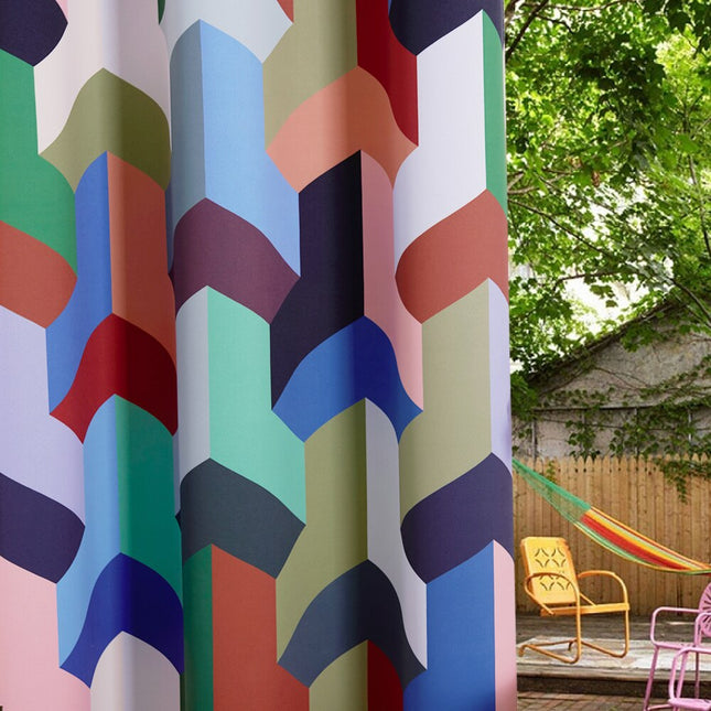 Fargerik utendørs gardin med mønster