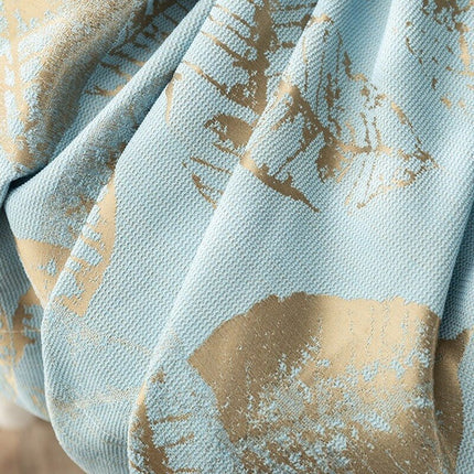 Moderne gardin med gyllent bladmønster