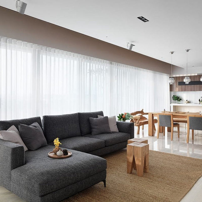 Enkel hvit tynn gardin med stanglomme