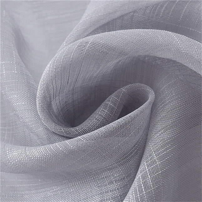 Hvit tynn gardin med rutemønster