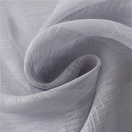 Hvit tynn gardin med rutemønster