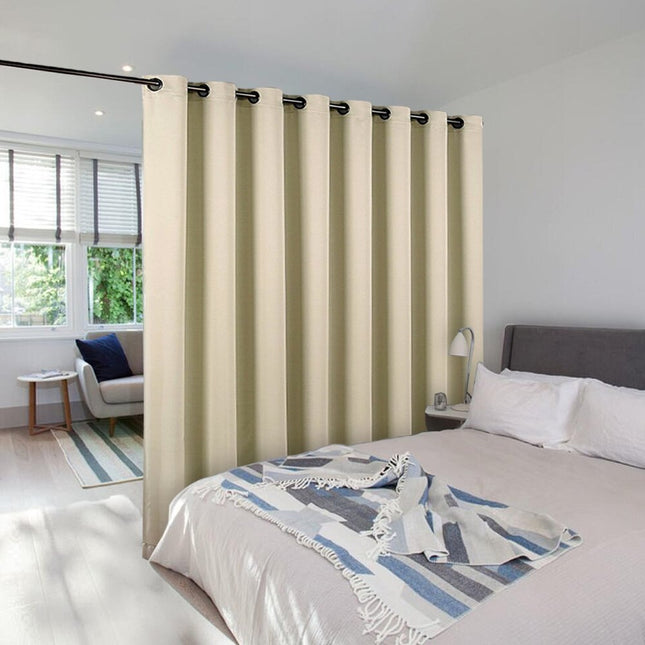 Lystett gardin egnet som romdeler