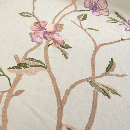 Gardin Tua med broderte blomstergrener