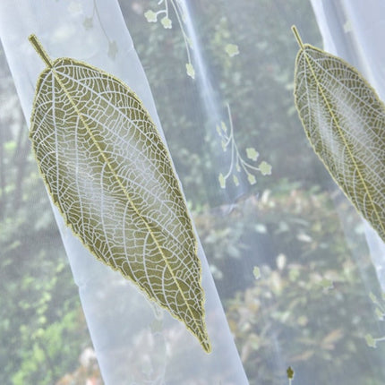 Lett tyllgardin med botanisk bladmotiv