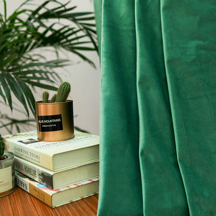 Grantregrønn lystett fløyelsgardin til stuen