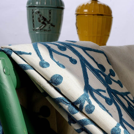 Brodert lystett gardin i linstruktur