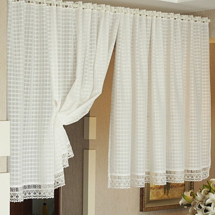 Tynn gardin med rutemønster og blonder