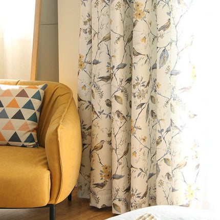 Dekorativ gardin med fugler og blomster