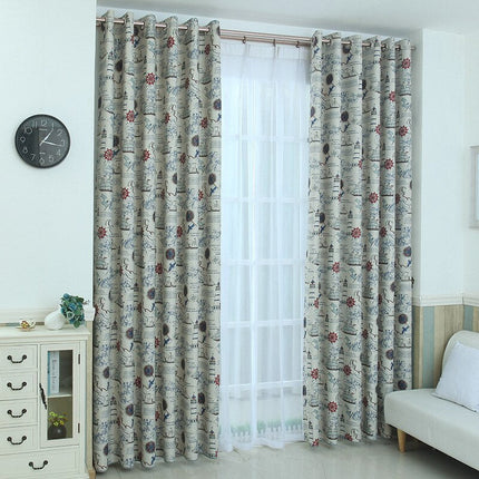 Lystett gardin med maritimt mønster