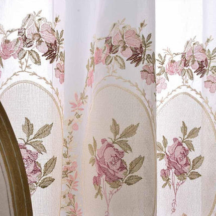 Romantisk tyllgardin med broderte roser