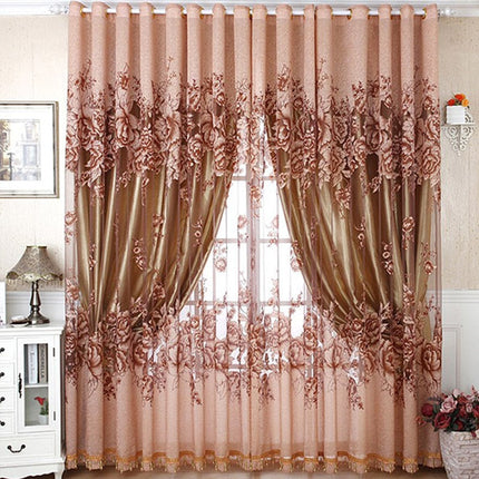 Lett gardin med stort blomstermotiv